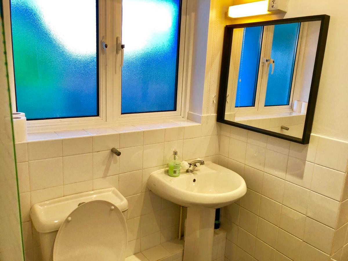 2 Bedrooms Modern Apartment, Lounge, Full Kitchen, Balcony, 5 Minutes Stratford Station Londra Exterior foto