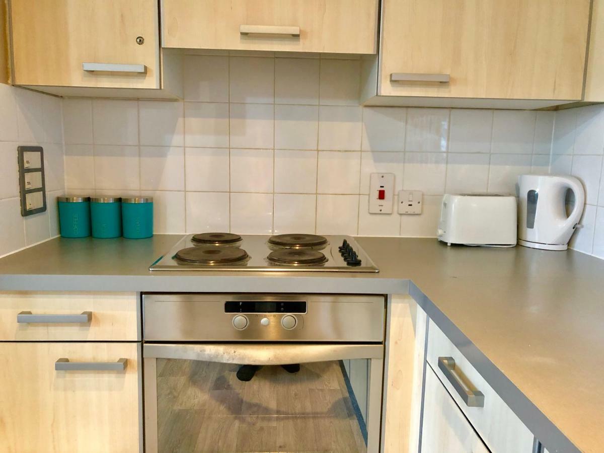 2 Bedrooms Modern Apartment, Lounge, Full Kitchen, Balcony, 5 Minutes Stratford Station Londra Exterior foto