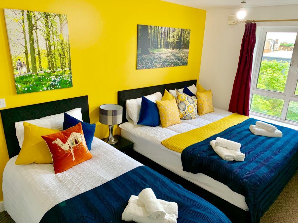 2 Bedrooms Modern Apartment, Lounge, Full Kitchen, Balcony, 5 Minutes Stratford Station Londra Exterior foto