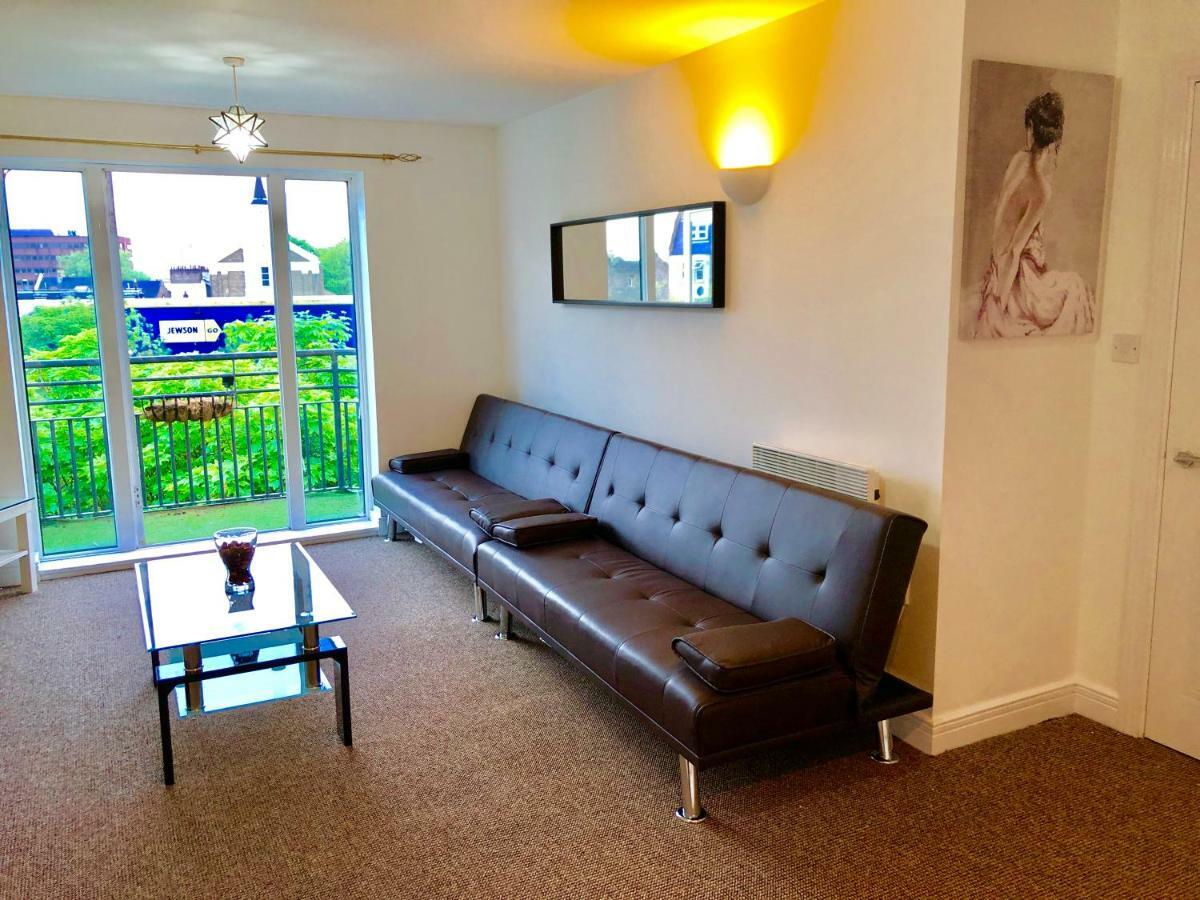 2 Bedrooms Modern Apartment, Lounge, Full Kitchen, Balcony, 5 Minutes Stratford Station Londra Exterior foto